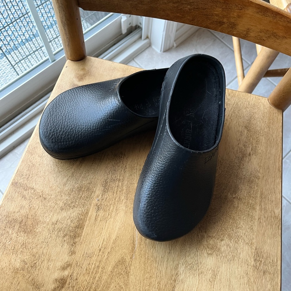 Hard Rubber Birki’s Clogs (Black)